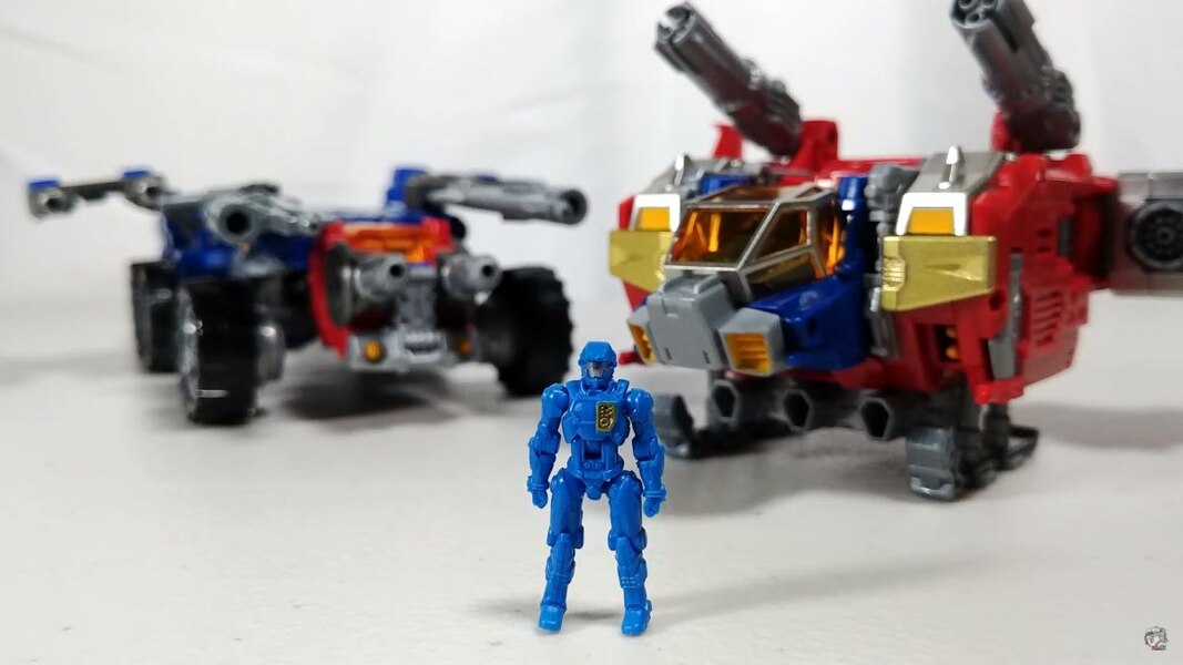 Diaclone DA 65 Battle Convoy V Max In Hand Review  (22 of 57)